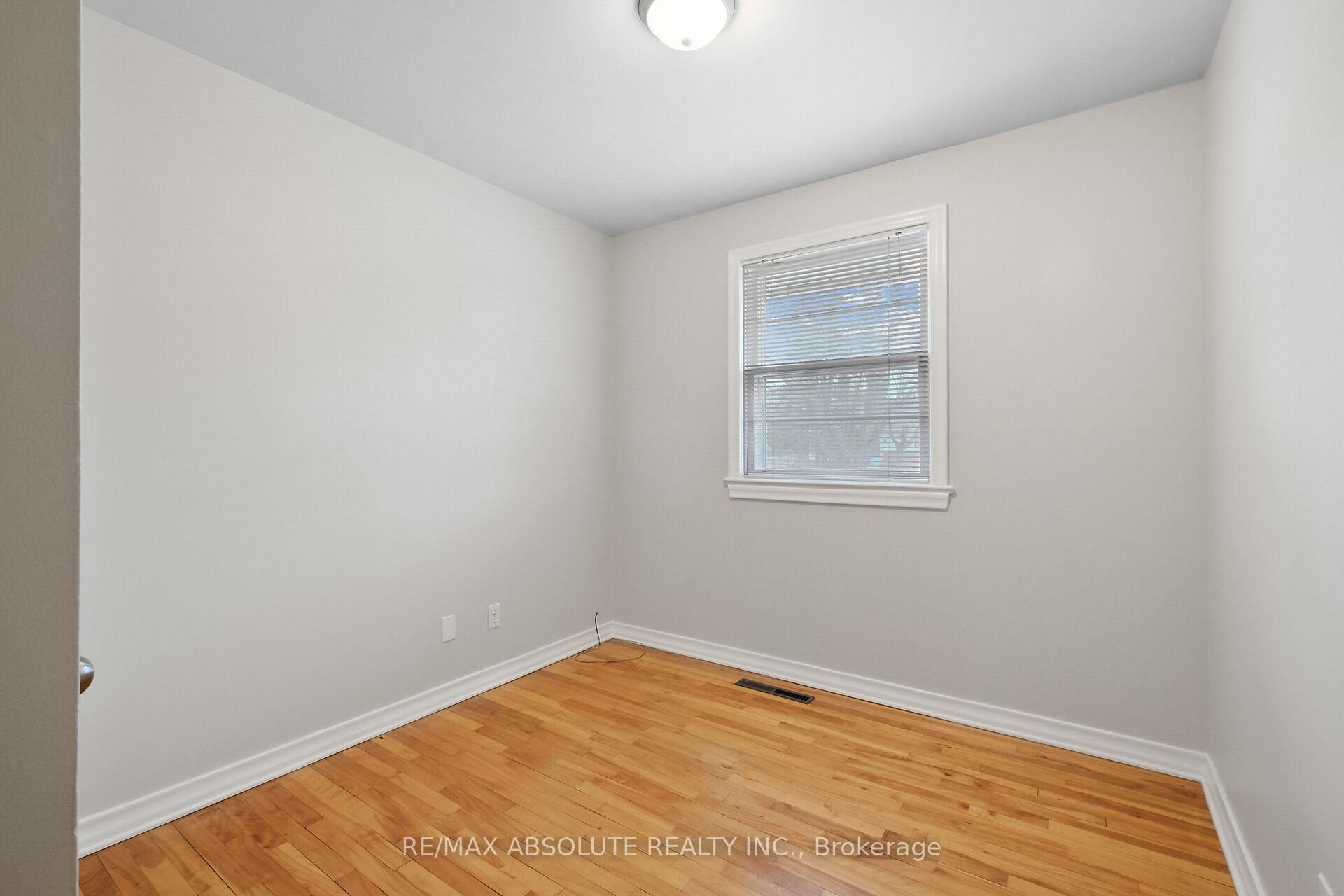 Photo 12 of 22 Jay Avenue, Ottawa, Merivale Gardens — HOMEH