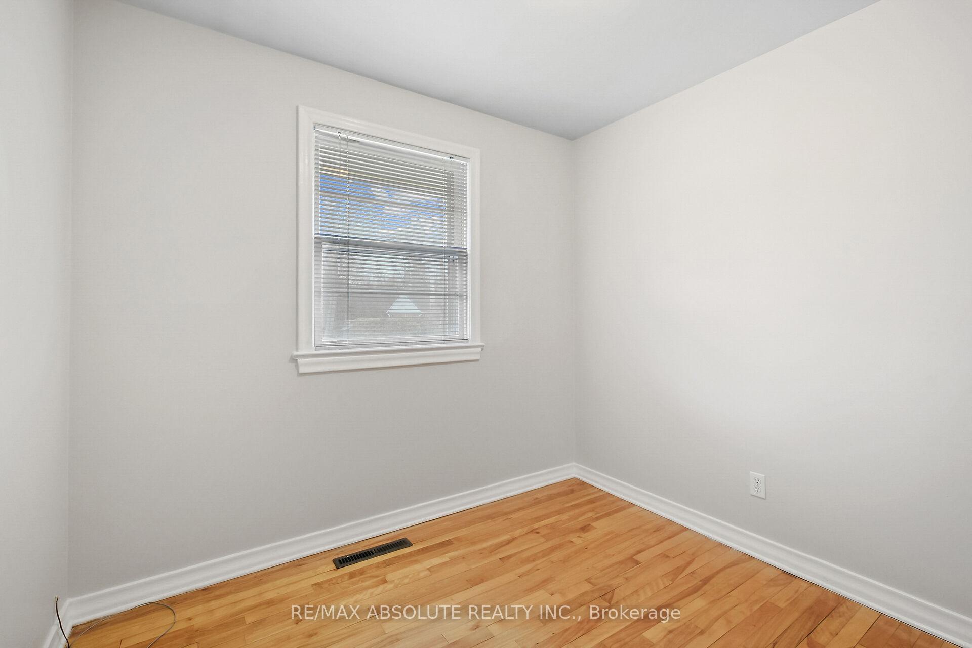 Photo 14 of 22 Jay Avenue, Ottawa, Merivale Gardens — HOMEH