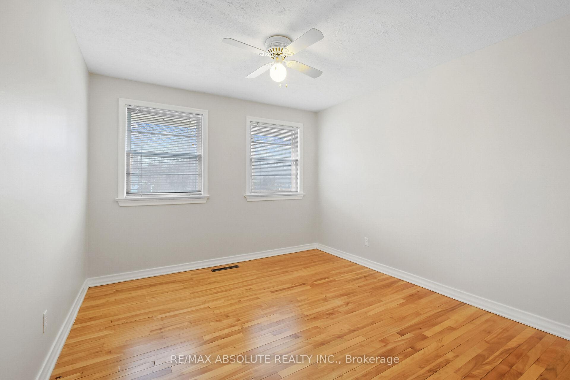 Photo 15 of 22 Jay Avenue, Ottawa, Merivale Gardens — HOMEH