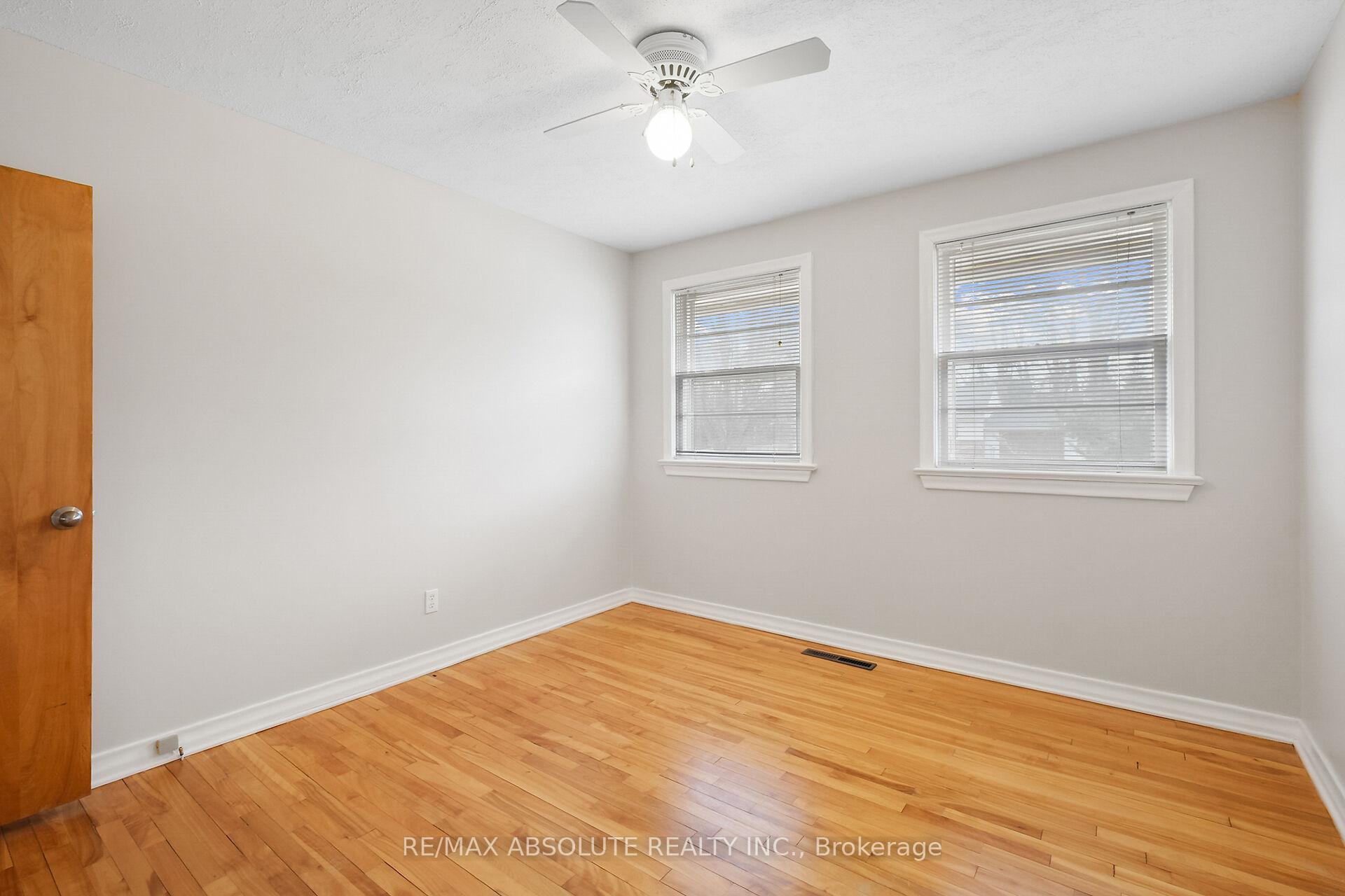 Photo 16 of 22 Jay Avenue, Ottawa, Merivale Gardens — HOMEH