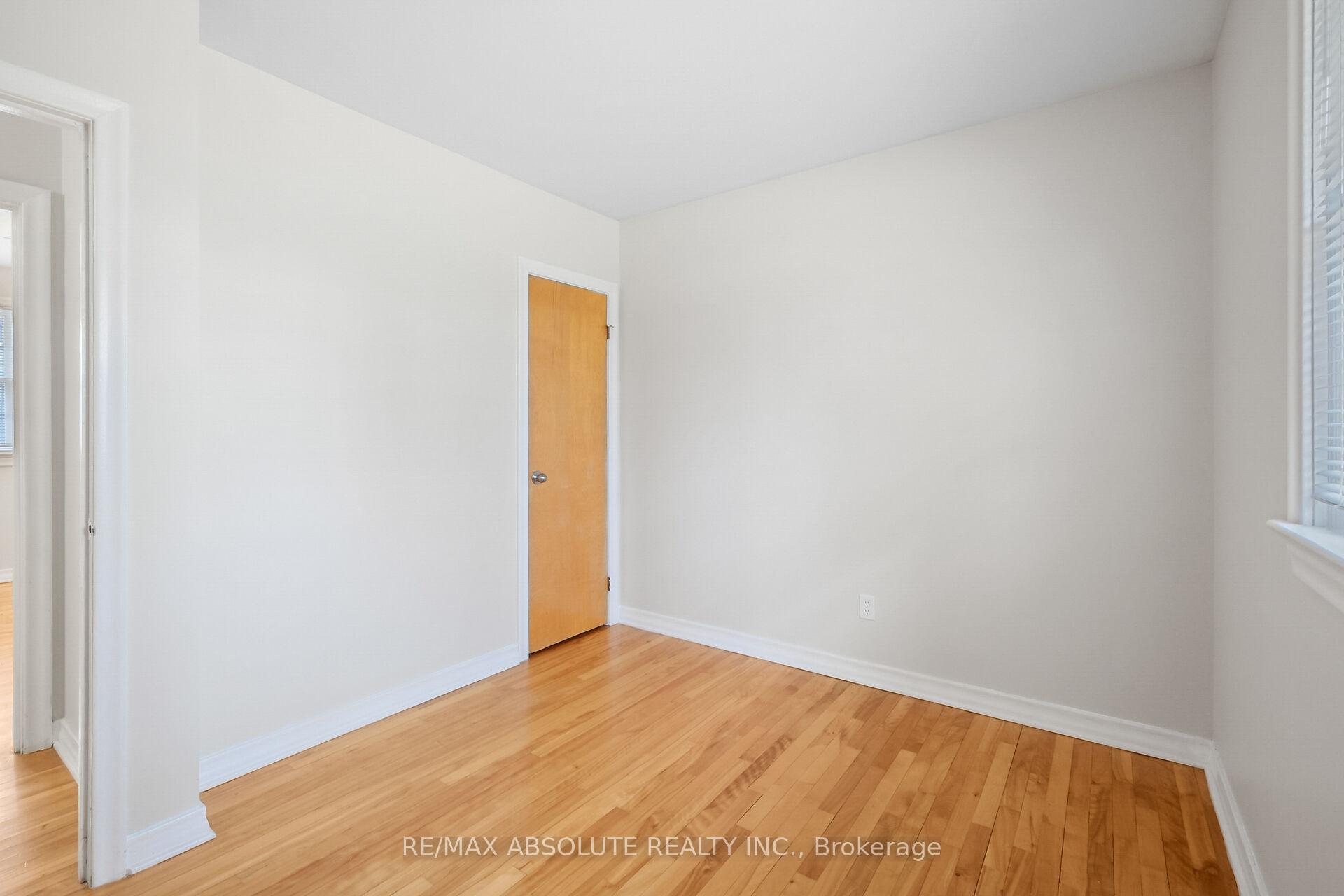 Photo 19 of 22 Jay Avenue, Ottawa, Merivale Gardens — HOMEH