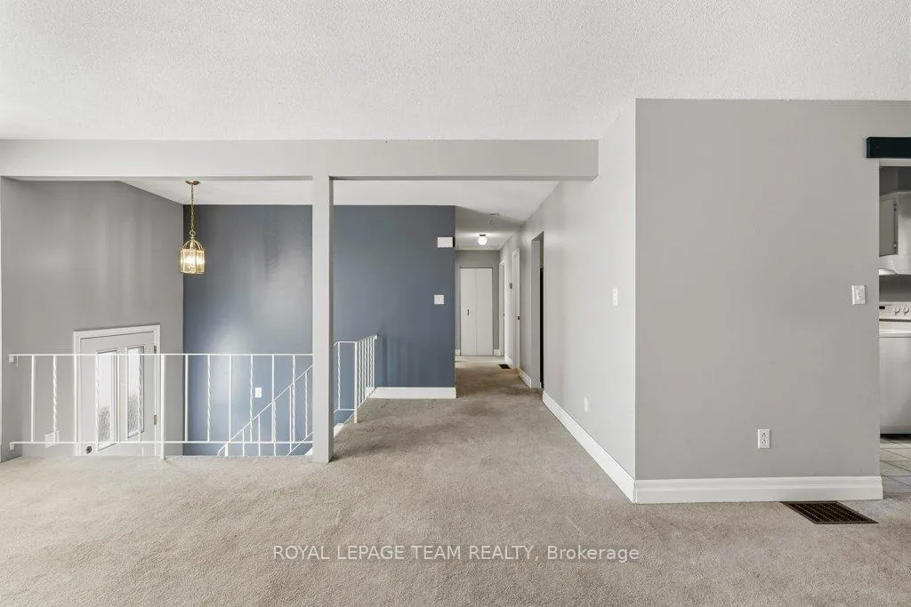 Photo 11 of 476 Laurier Boulevard, Brockville — HOMEH