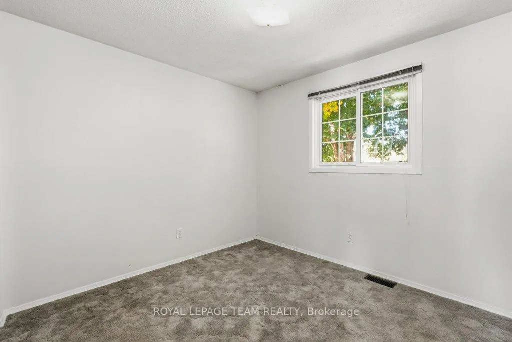 Photo 24 of 476 Laurier Boulevard, Brockville — HOMEH