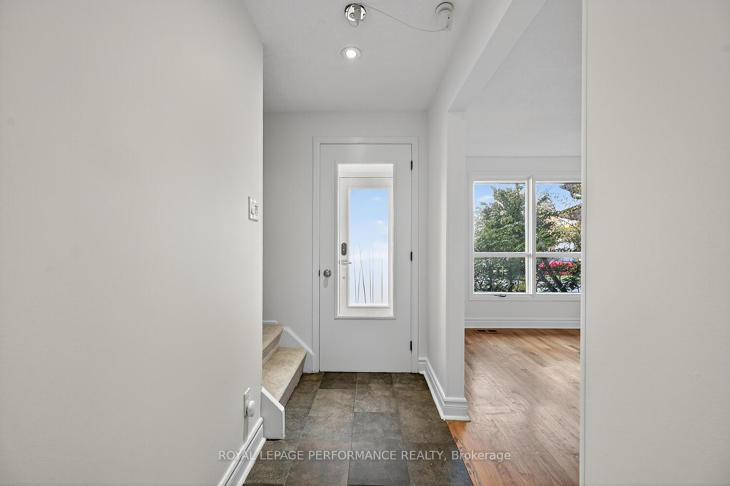 Photo 2 of 19 Ancroft Court, Ottawa, Tanglewood — HOMEH