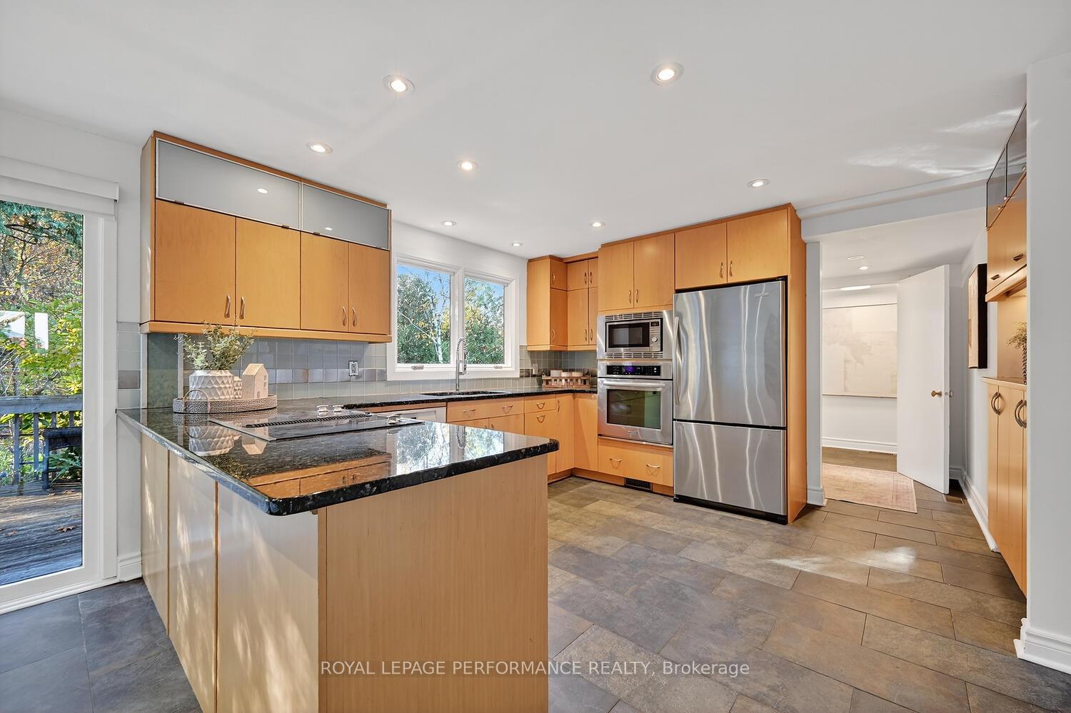 Photo 6 of 19 Ancroft Court, Ottawa, Tanglewood — HOMEH