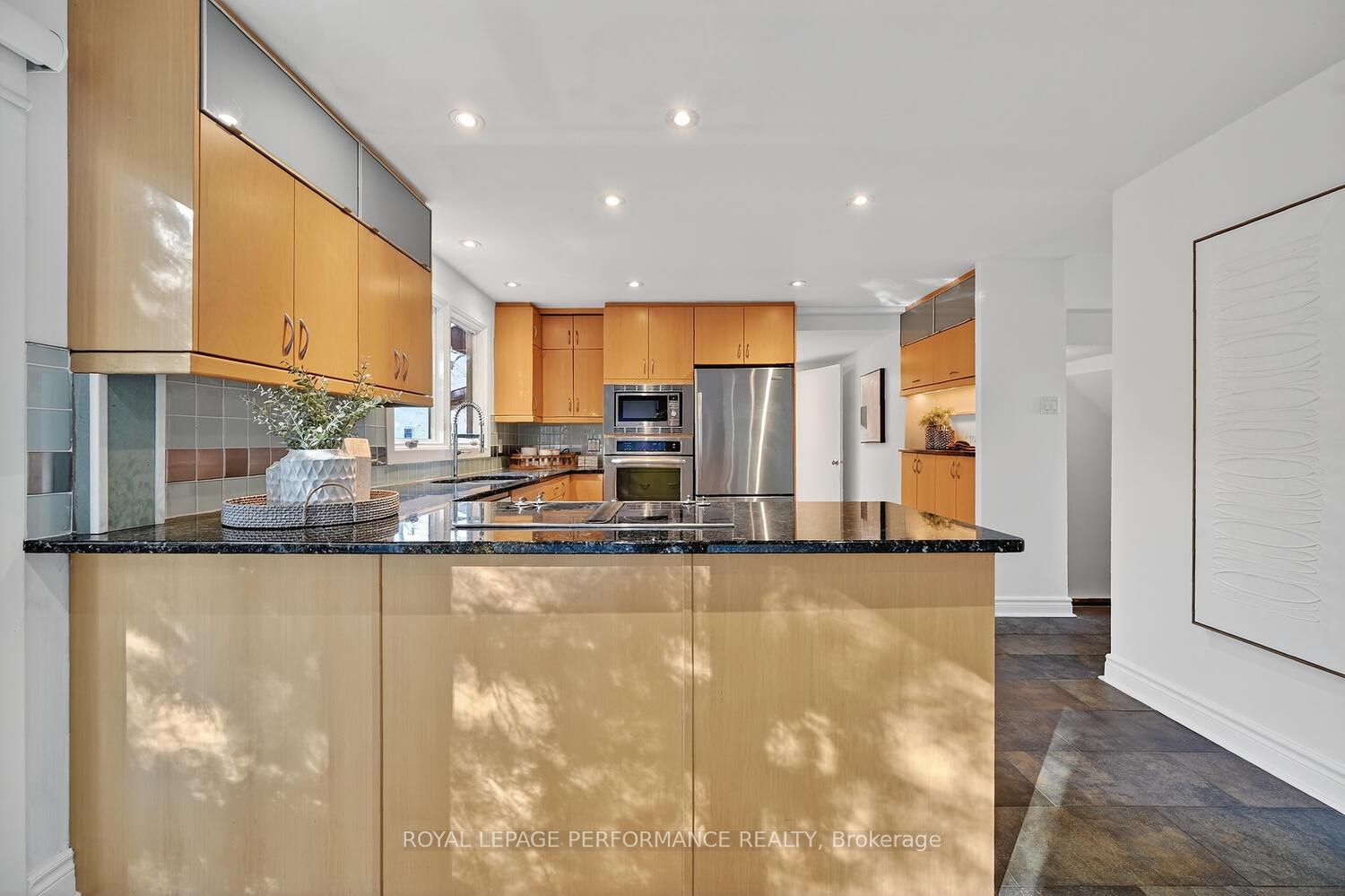 Photo 7 of 19 Ancroft Court, Ottawa, Tanglewood — HOMEH