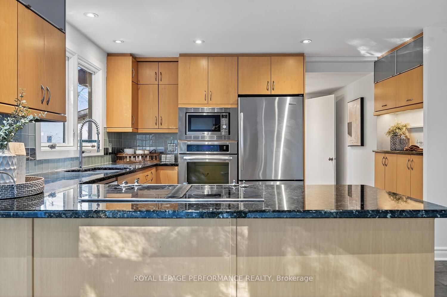 Photo 8 of 19 Ancroft Court, Ottawa, Tanglewood — HOMEH
