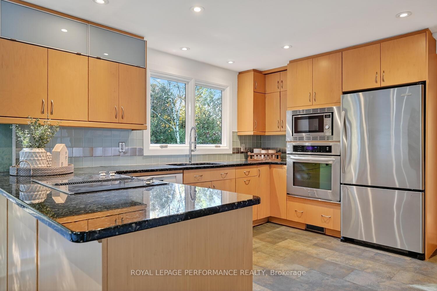 Photo 9 of 19 Ancroft Court, Ottawa, Tanglewood — HOMEH