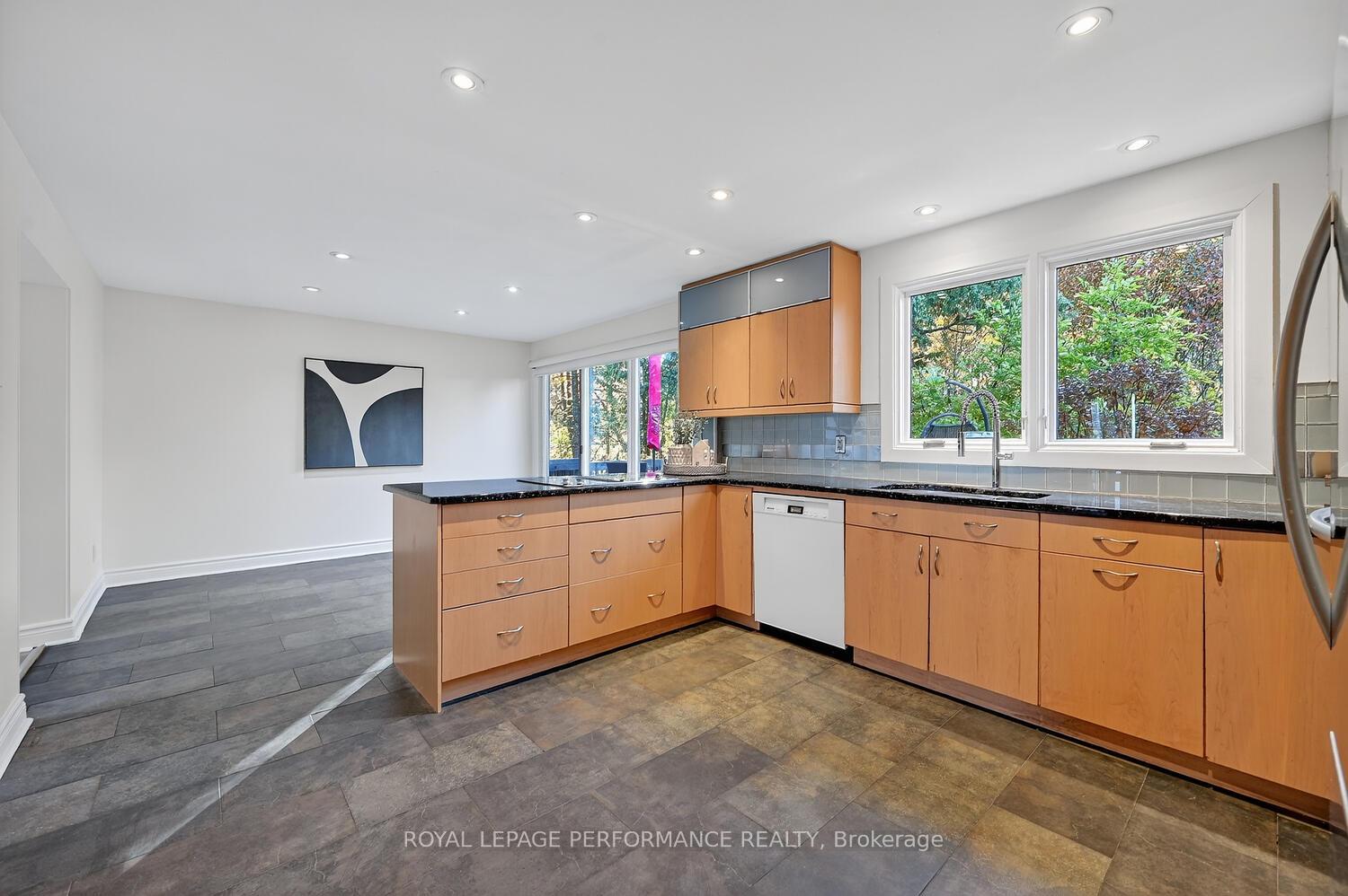 Photo 10 of 19 Ancroft Court, Ottawa, Tanglewood — HOMEH