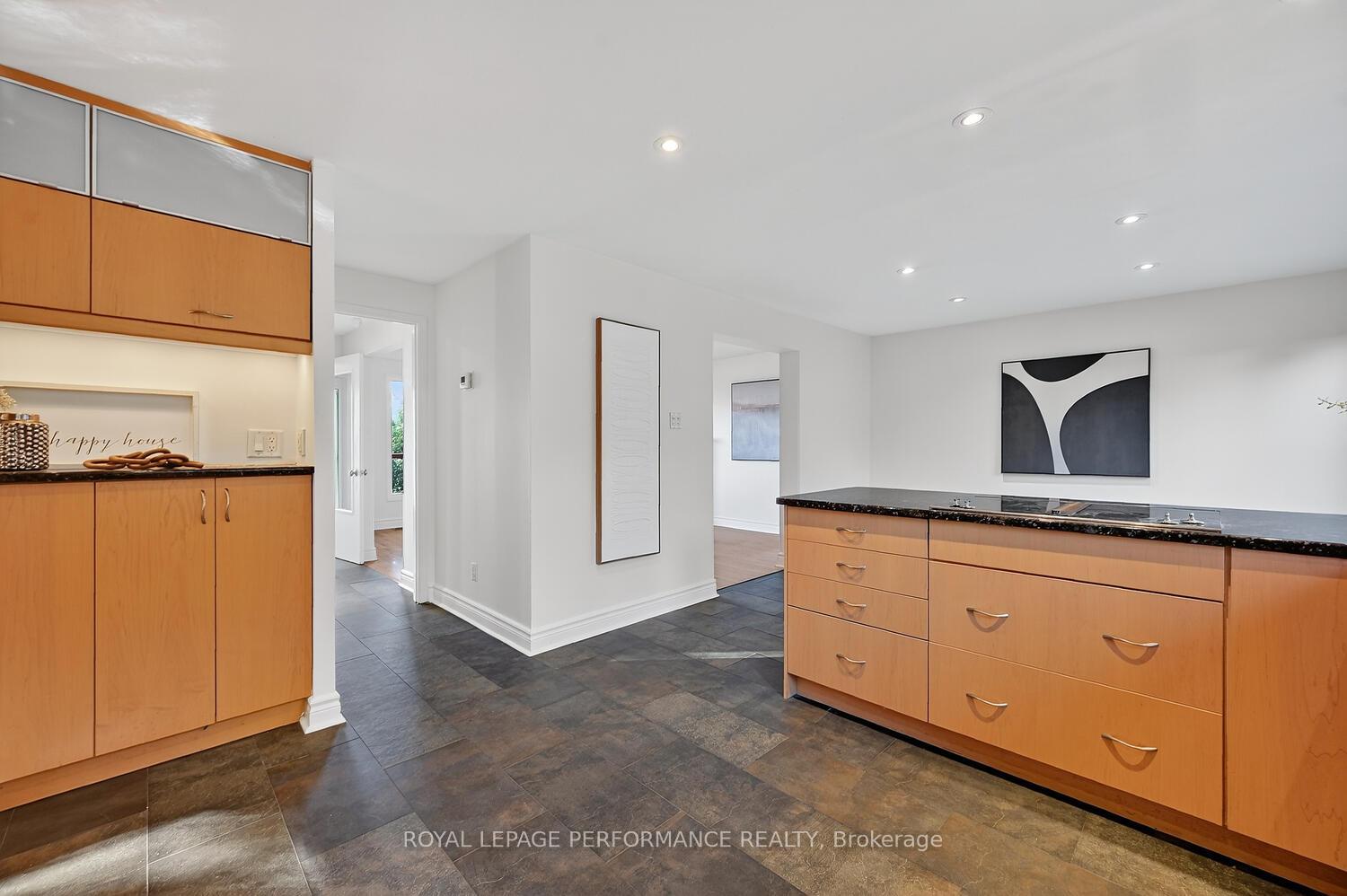 Photo 12 of 19 Ancroft Court, Ottawa, Tanglewood — HOMEH