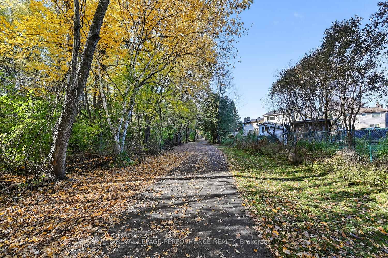 Photo 35 of 19 Ancroft Court, Ottawa, Tanglewood — HOMEH