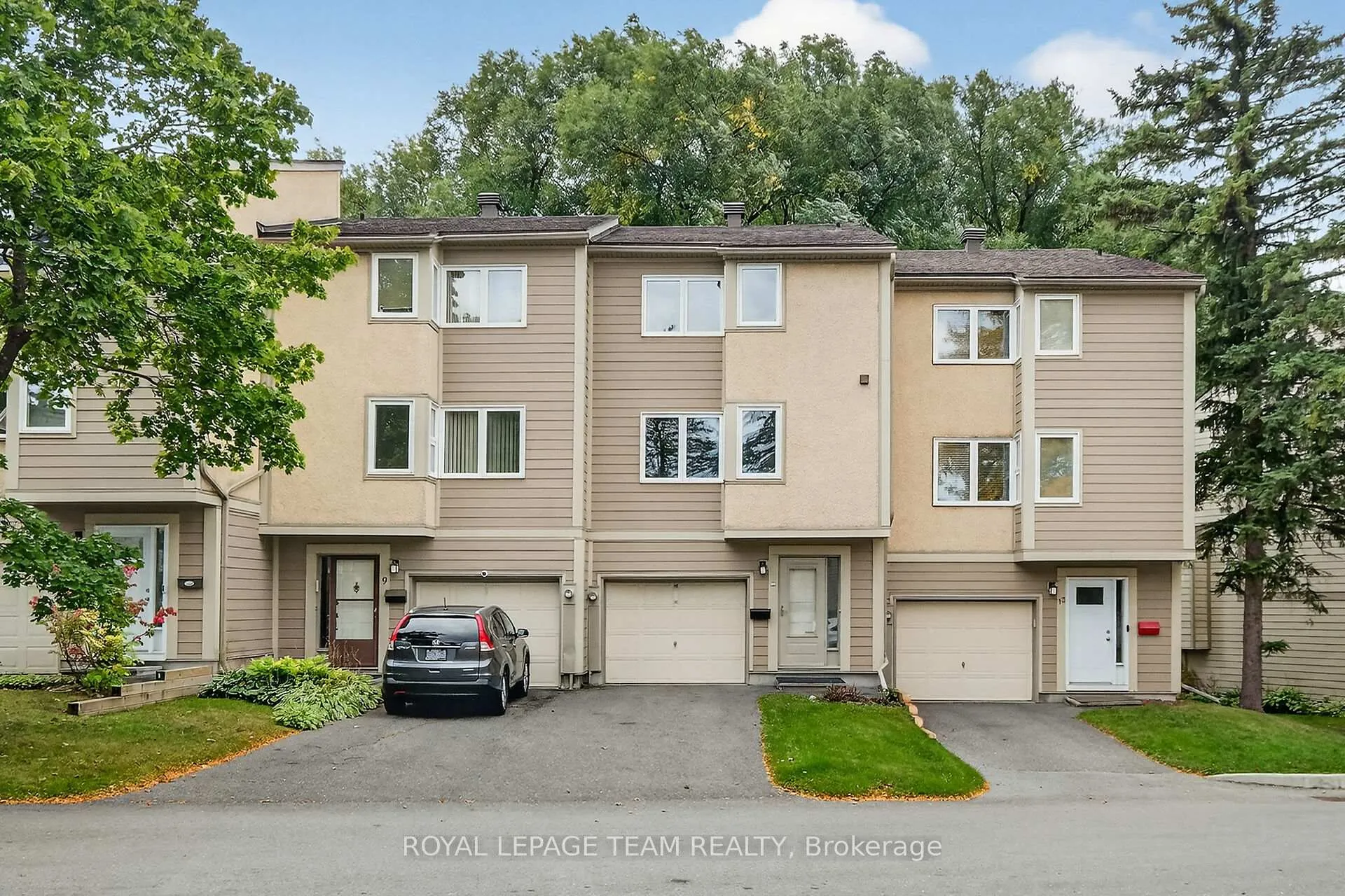 Photo 2 of 11 Peary Way, Ottawa, Kanata - Katimavik — HOMEH