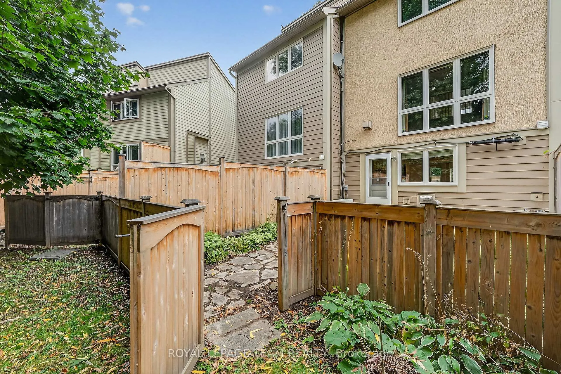 Photo 39 of 11 Peary Way, Ottawa, Kanata - Katimavik — HOMEH
