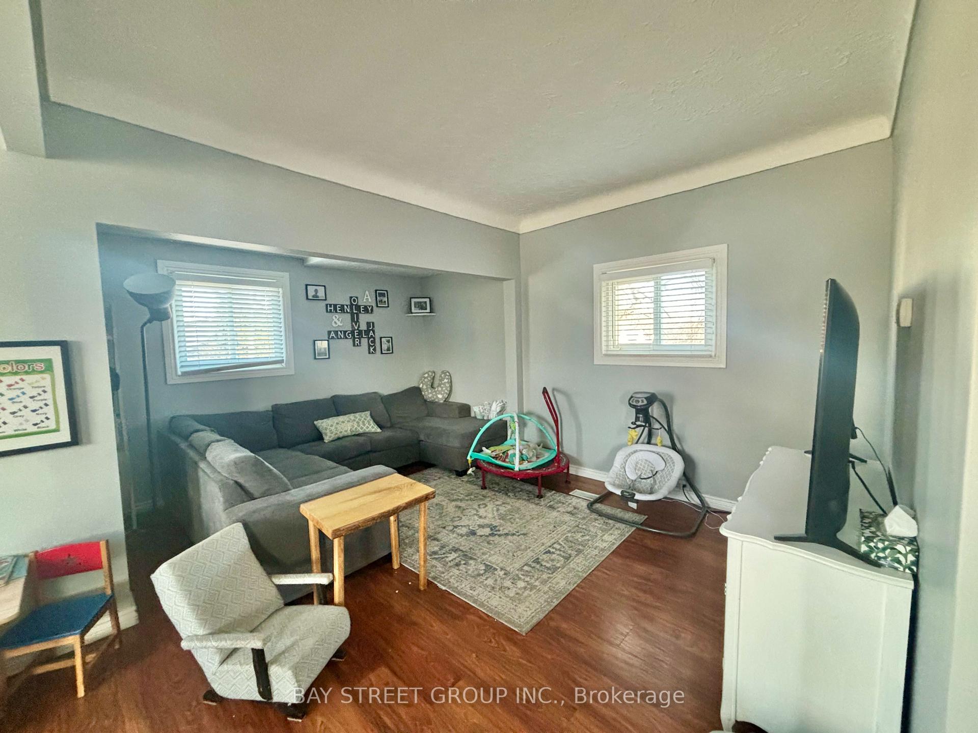 Photo 2 of 236 Beaver Street, Thorold, Allanburg/Thorold South — HOMEH