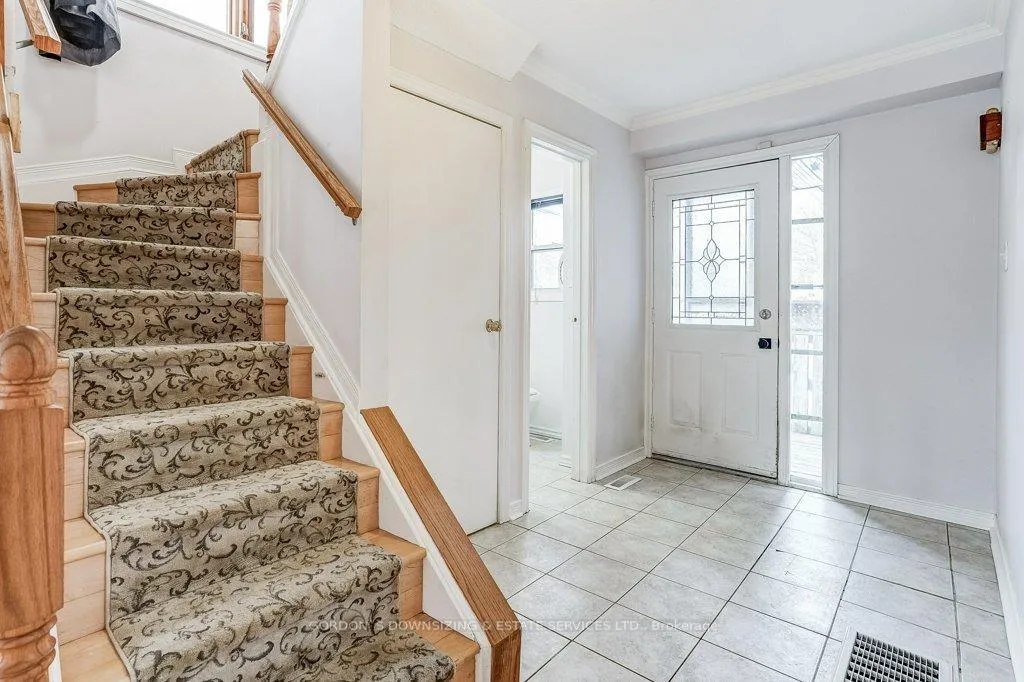 Photo 5 of 17 Roehampton Crescent, Brampton, Brampton South — HOMEH