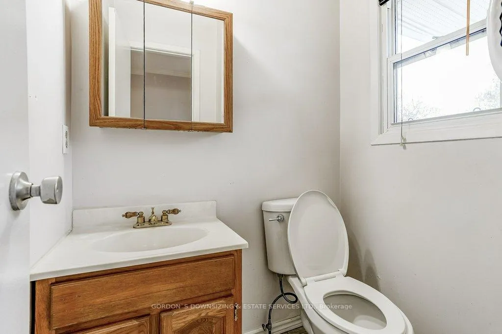 Photo 7 of 17 Roehampton Crescent, Brampton, Brampton South — HOMEH
