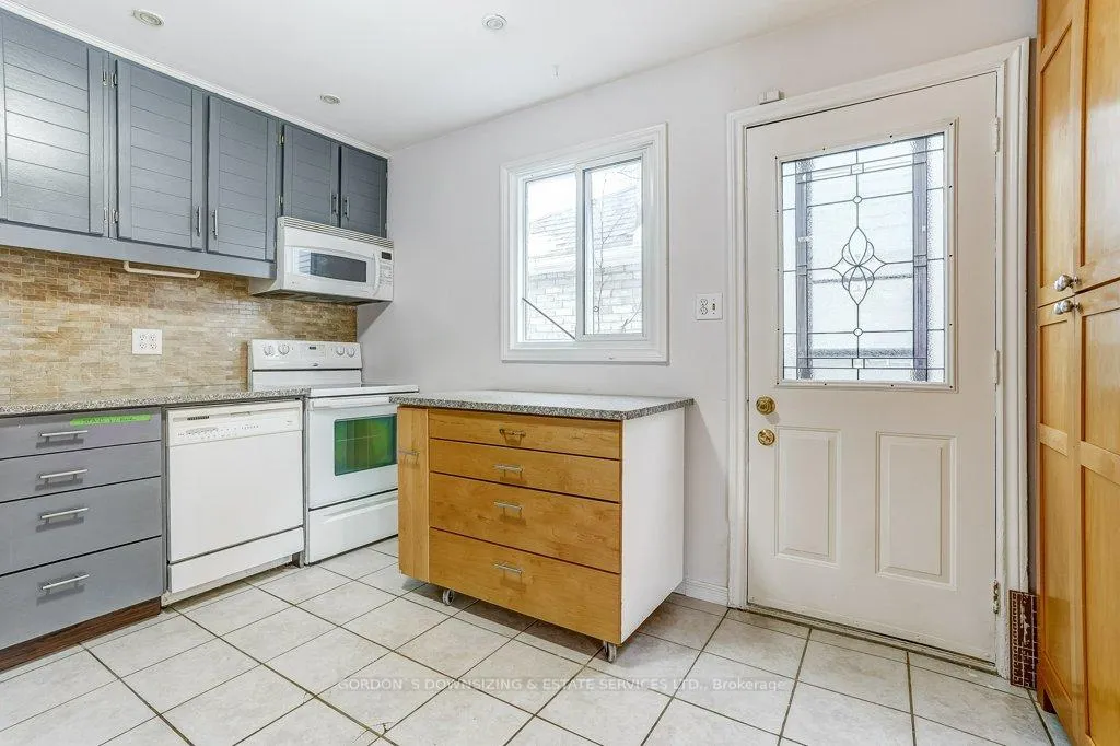 Photo 12 of 17 Roehampton Crescent, Brampton, Brampton South — HOMEH