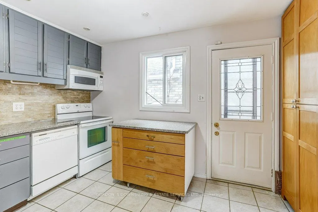 Photo 14 of 17 Roehampton Crescent, Brampton, Brampton South — HOMEH