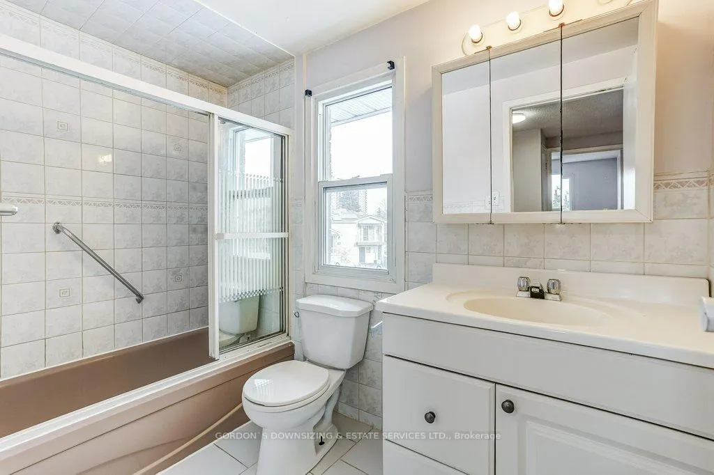 Photo 16 of 17 Roehampton Crescent, Brampton, Brampton South — HOMEH