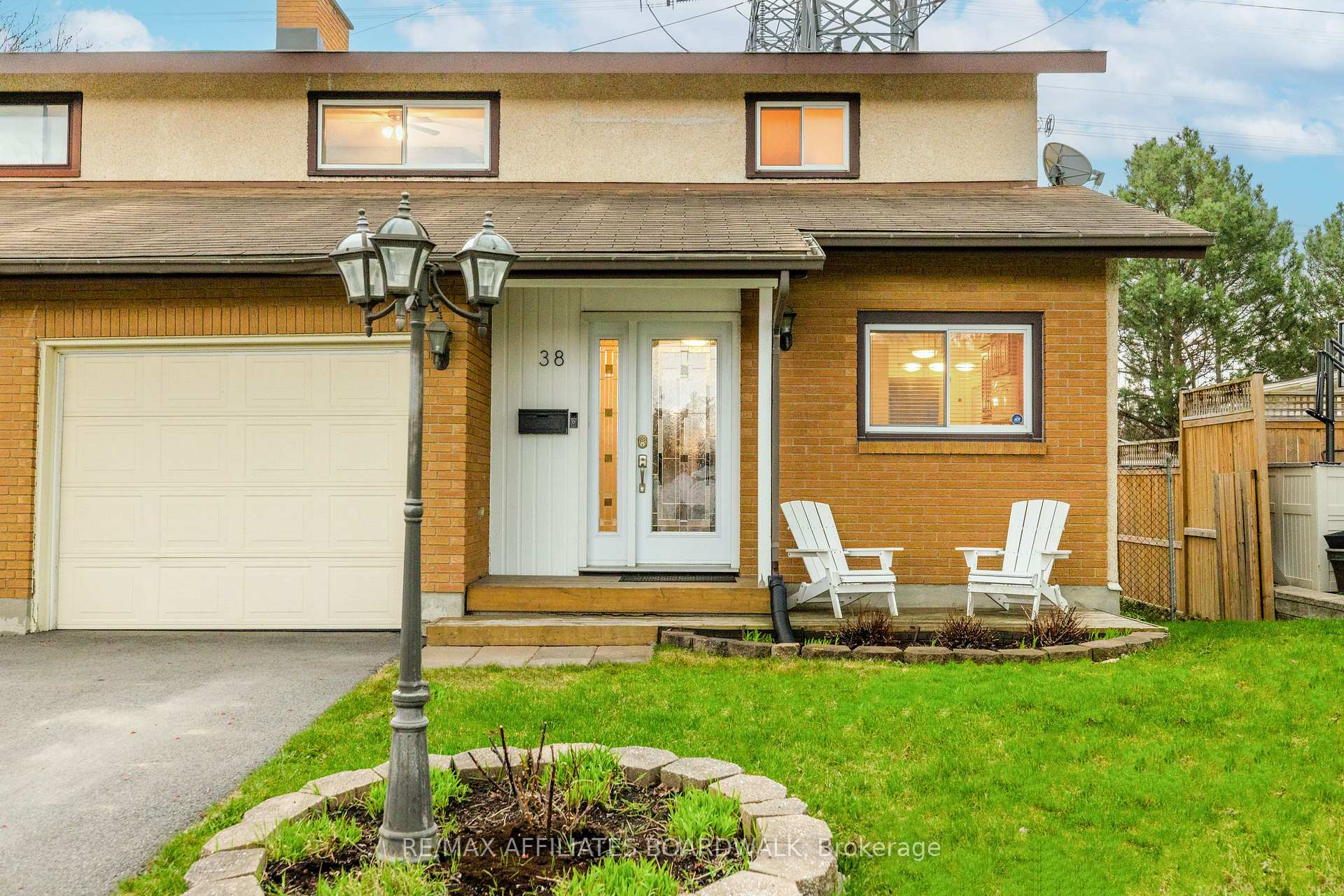 Photo 3 of 38 Nestow Drive, Ottawa, Tanglewood — HOMEH