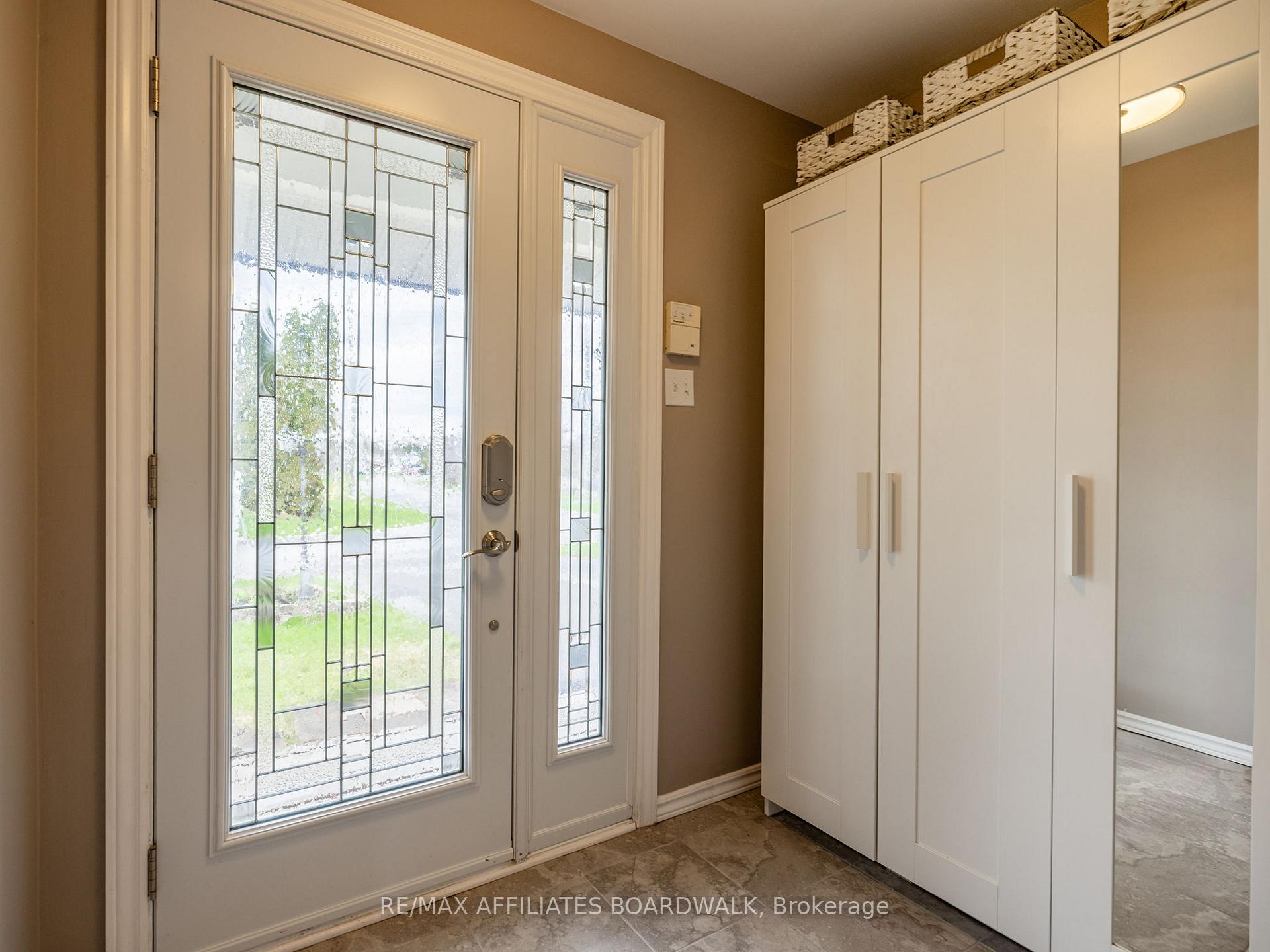 Photo 4 of 38 Nestow Drive, Ottawa, Tanglewood — HOMEH