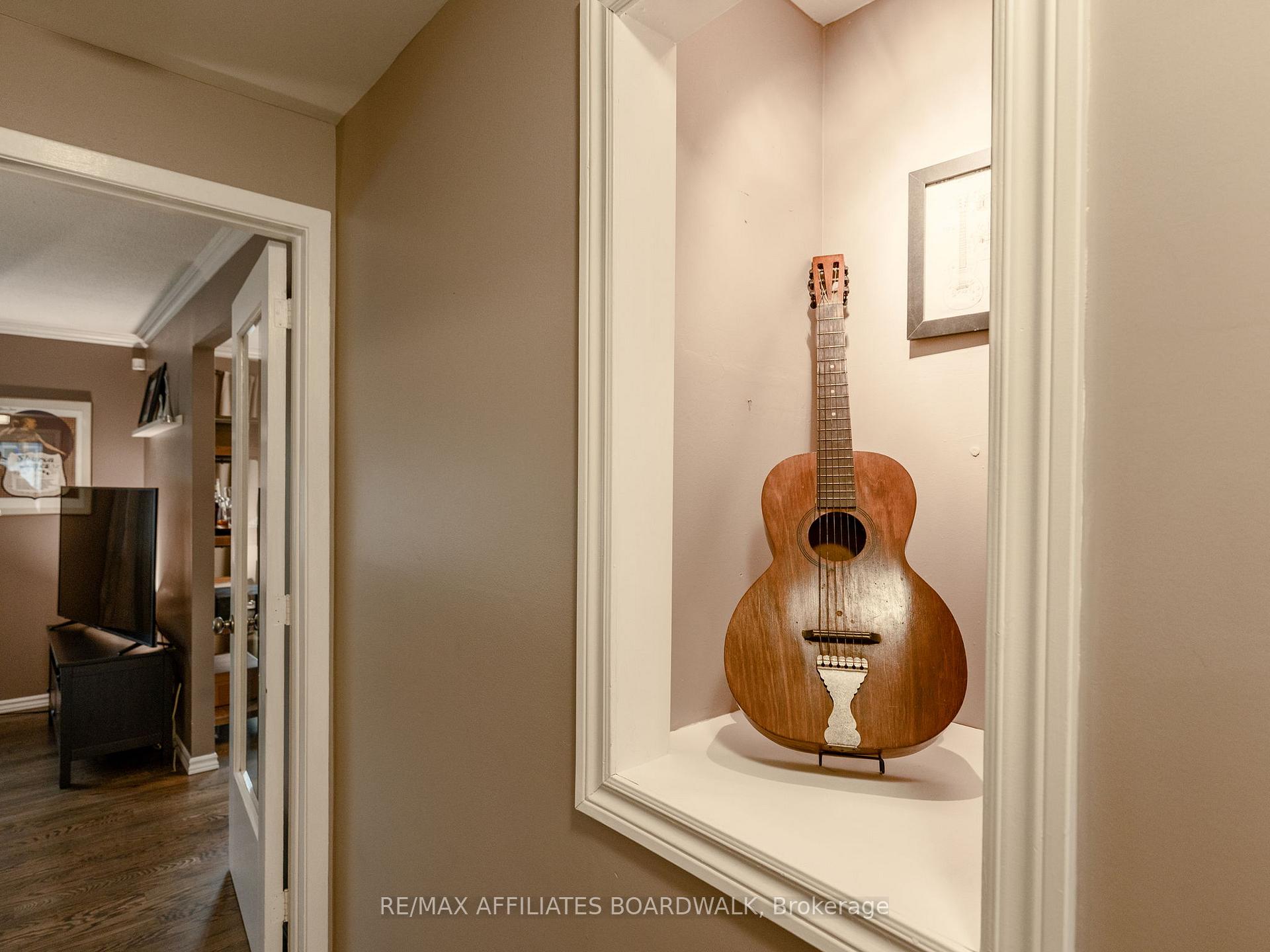 Photo 14 of 38 Nestow Drive, Ottawa, Tanglewood — HOMEH
