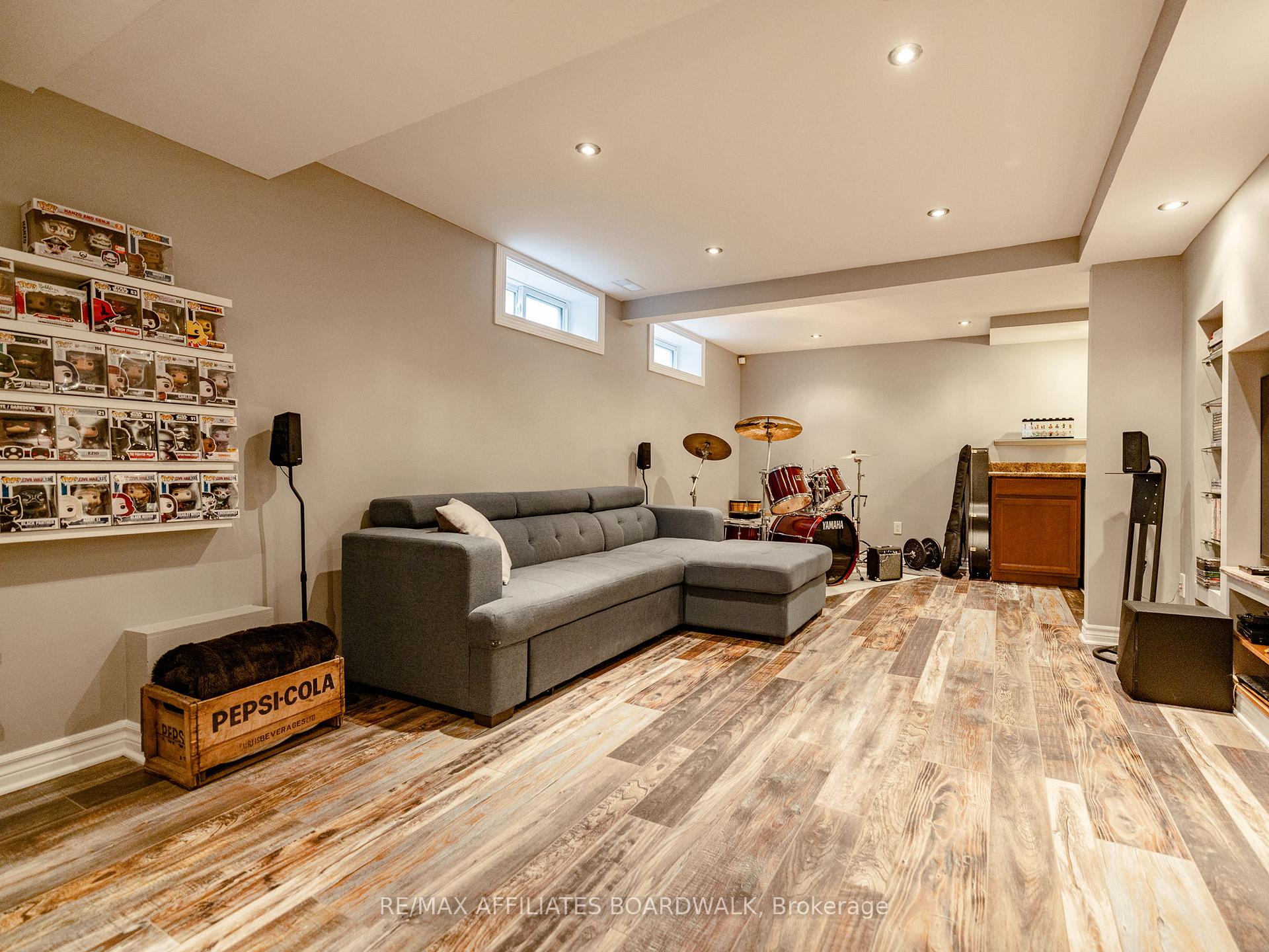 Photo 24 of 38 Nestow Drive, Ottawa, Tanglewood — HOMEH