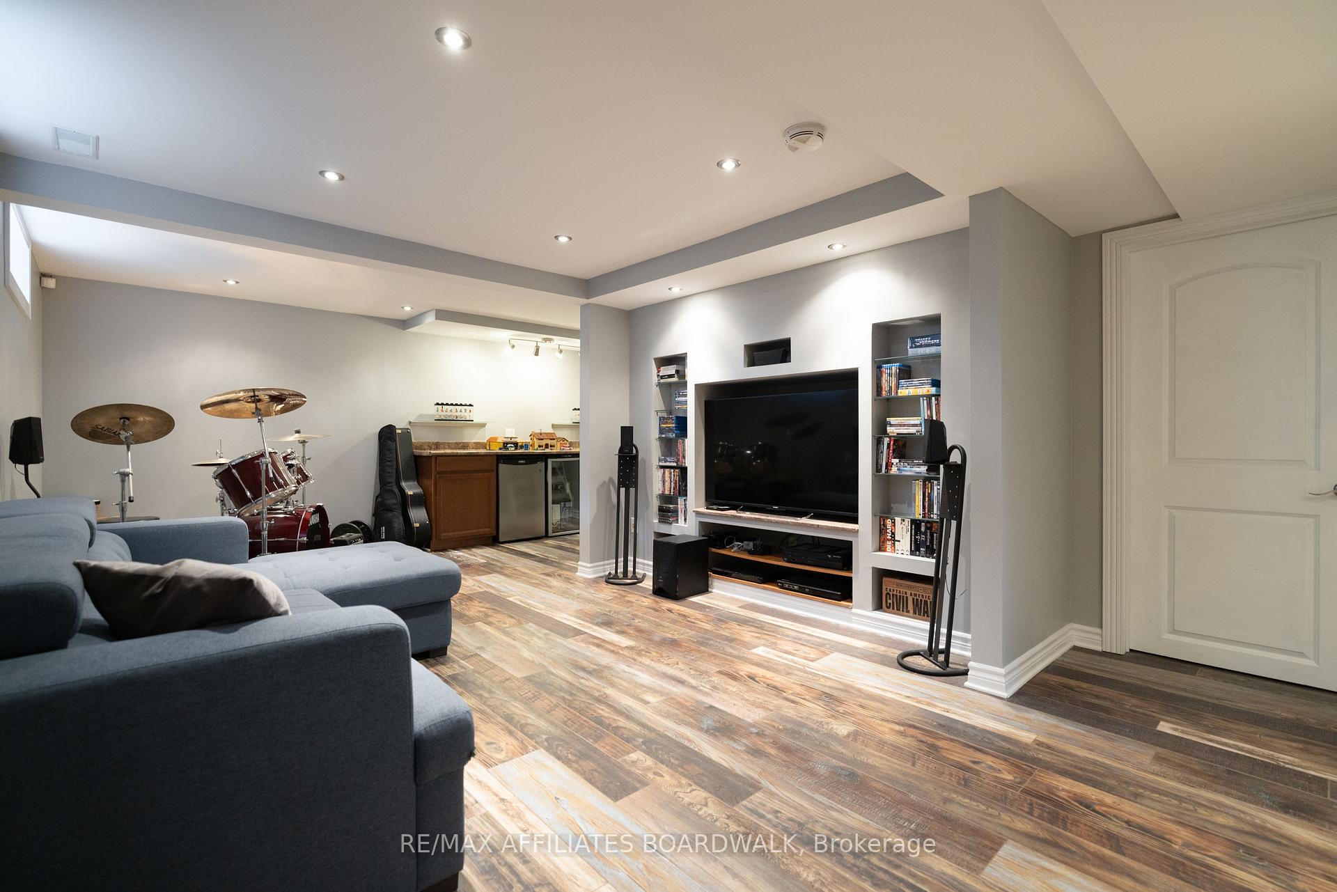 Photo 26 of 38 Nestow Drive, Ottawa, Tanglewood — HOMEH