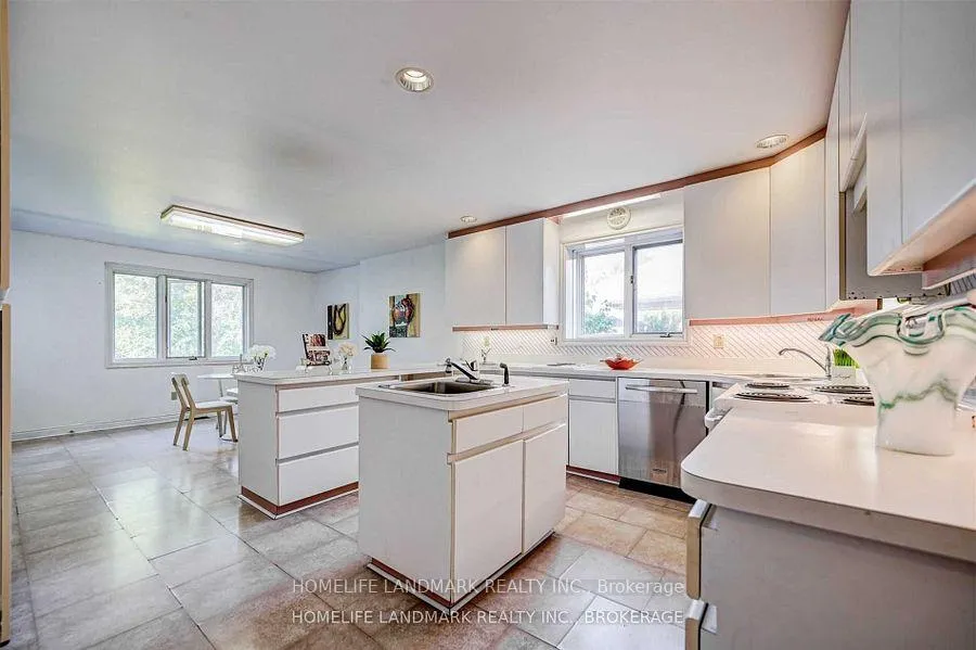 Photo 9 of 44 Frontenac Avenue, Toronto, Bedford Park-Nortown — HOMEH