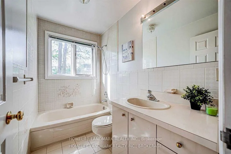 Photo 13 of 44 Frontenac Avenue, Toronto, Bedford Park-Nortown — HOMEH