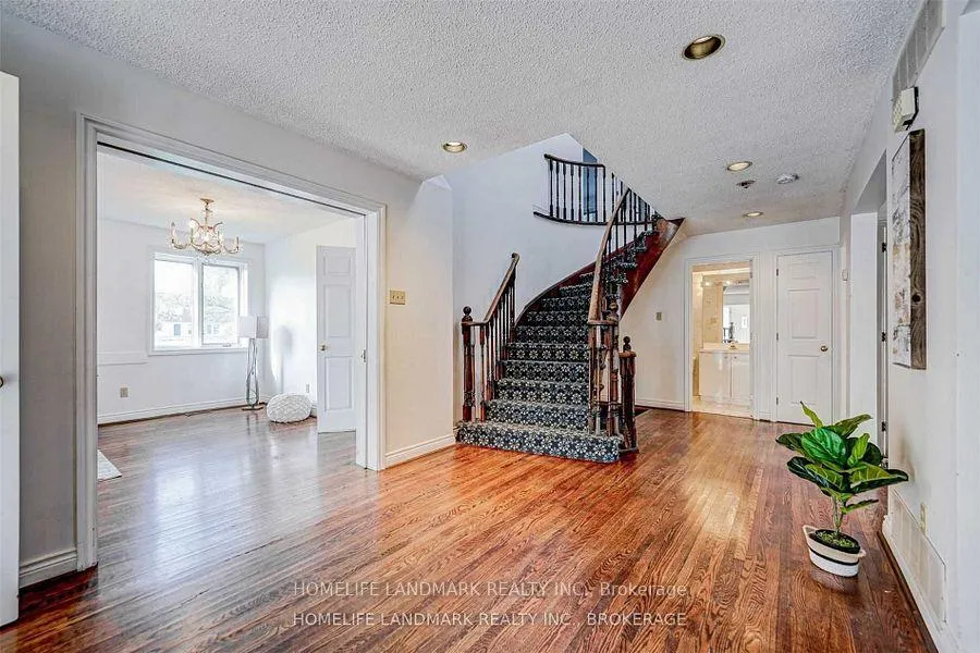 Photo 15 of 44 Frontenac Avenue, Toronto, Bedford Park-Nortown — HOMEH