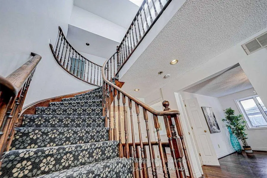 Photo 16 of 44 Frontenac Avenue, Toronto, Bedford Park-Nortown — HOMEH