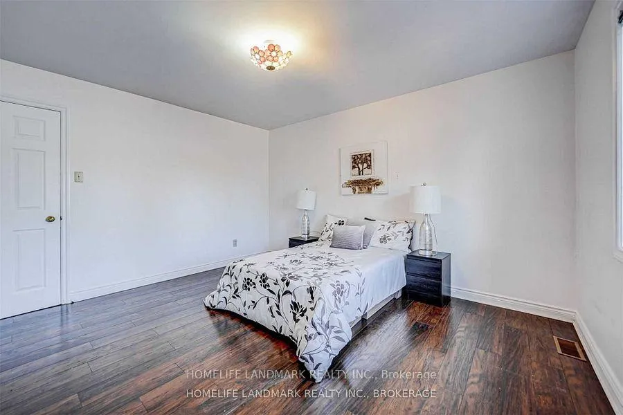 Photo 25 of 44 Frontenac Avenue, Toronto, Bedford Park-Nortown — HOMEH