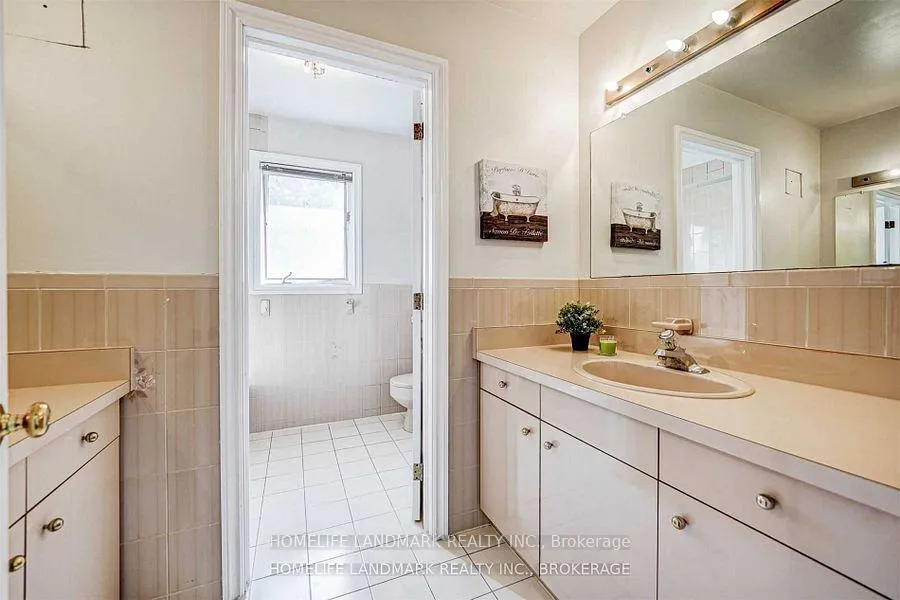 Photo 33 of 44 Frontenac Avenue, Toronto, Bedford Park-Nortown — HOMEH
