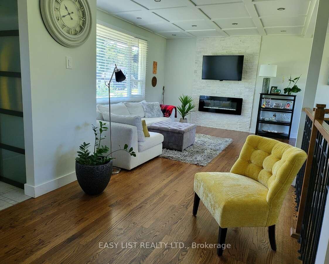 Photo 5 of 2 Miriam Avenue, Ottawa, Pineglen — HOMEH