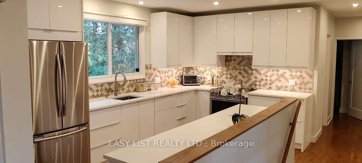 Photo 10 of 2 Miriam Avenue, Ottawa, Pineglen — HOMEH