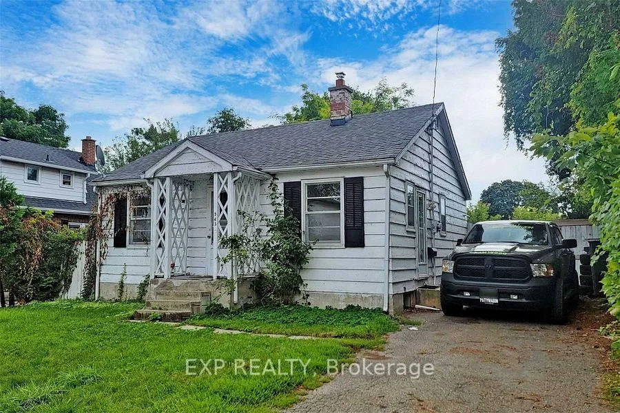 Photo 2 of 563 Devon Avenue, Oshawa, Donevan — HOMEH