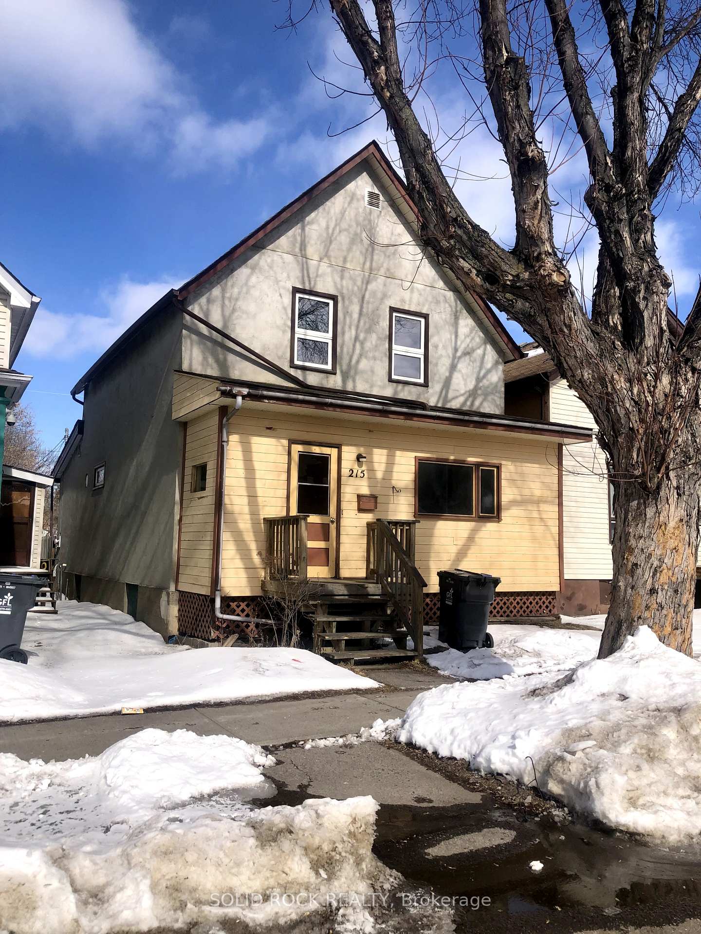 Front of 215 Cumming Street