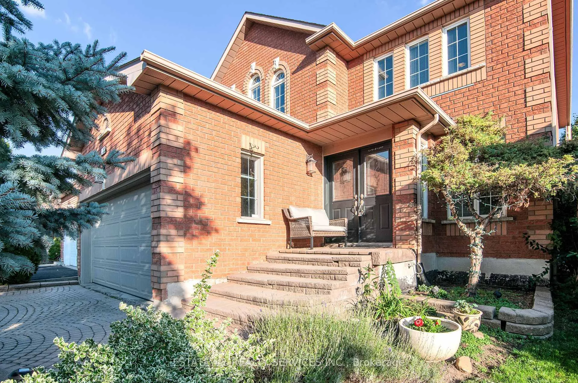 Photo 3 of 102 Cresthaven Road, Brampton, Snelgrove — HOMEH
