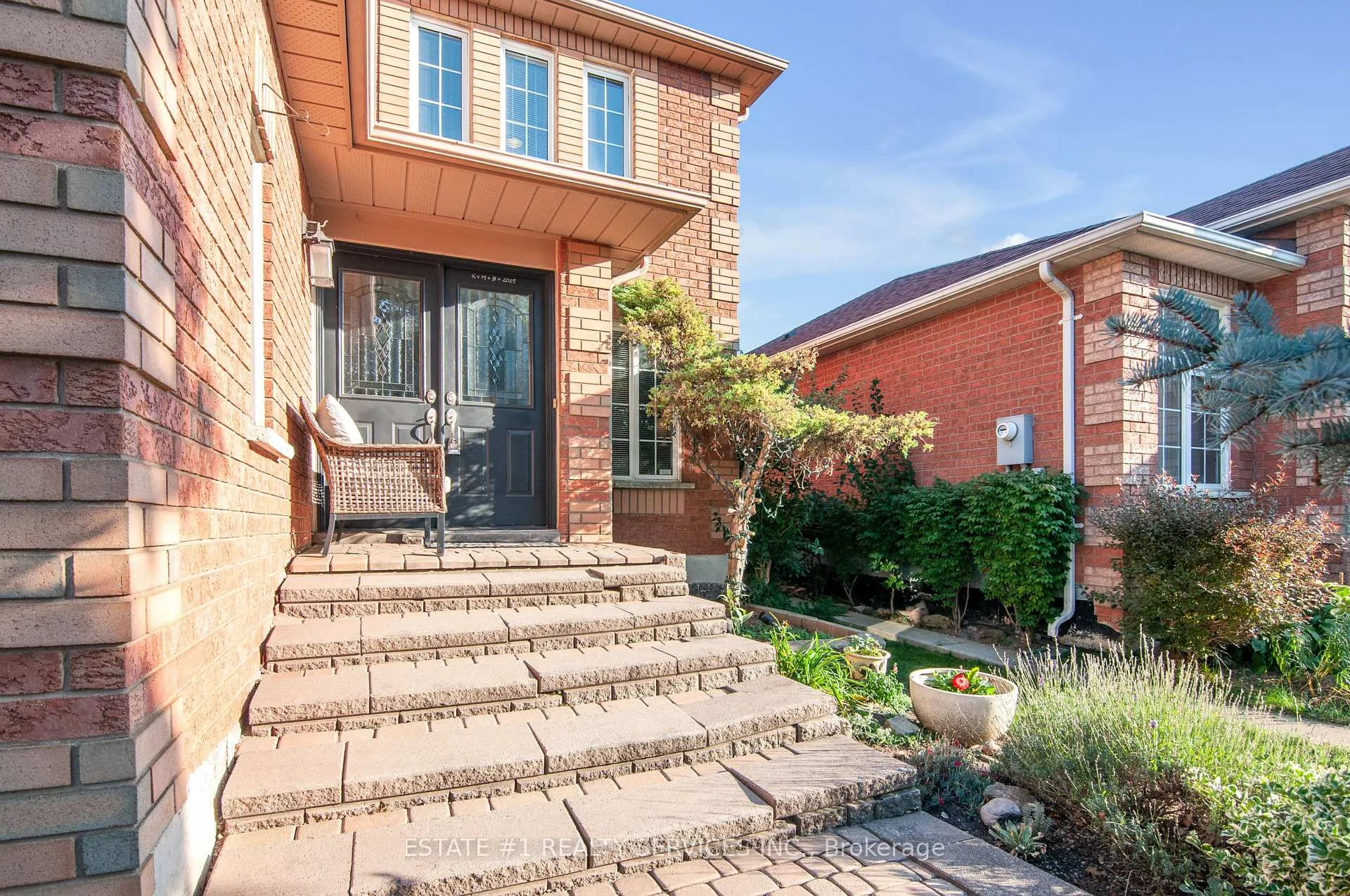 Photo 4 of 102 Cresthaven Road, Brampton, Snelgrove — HOMEH