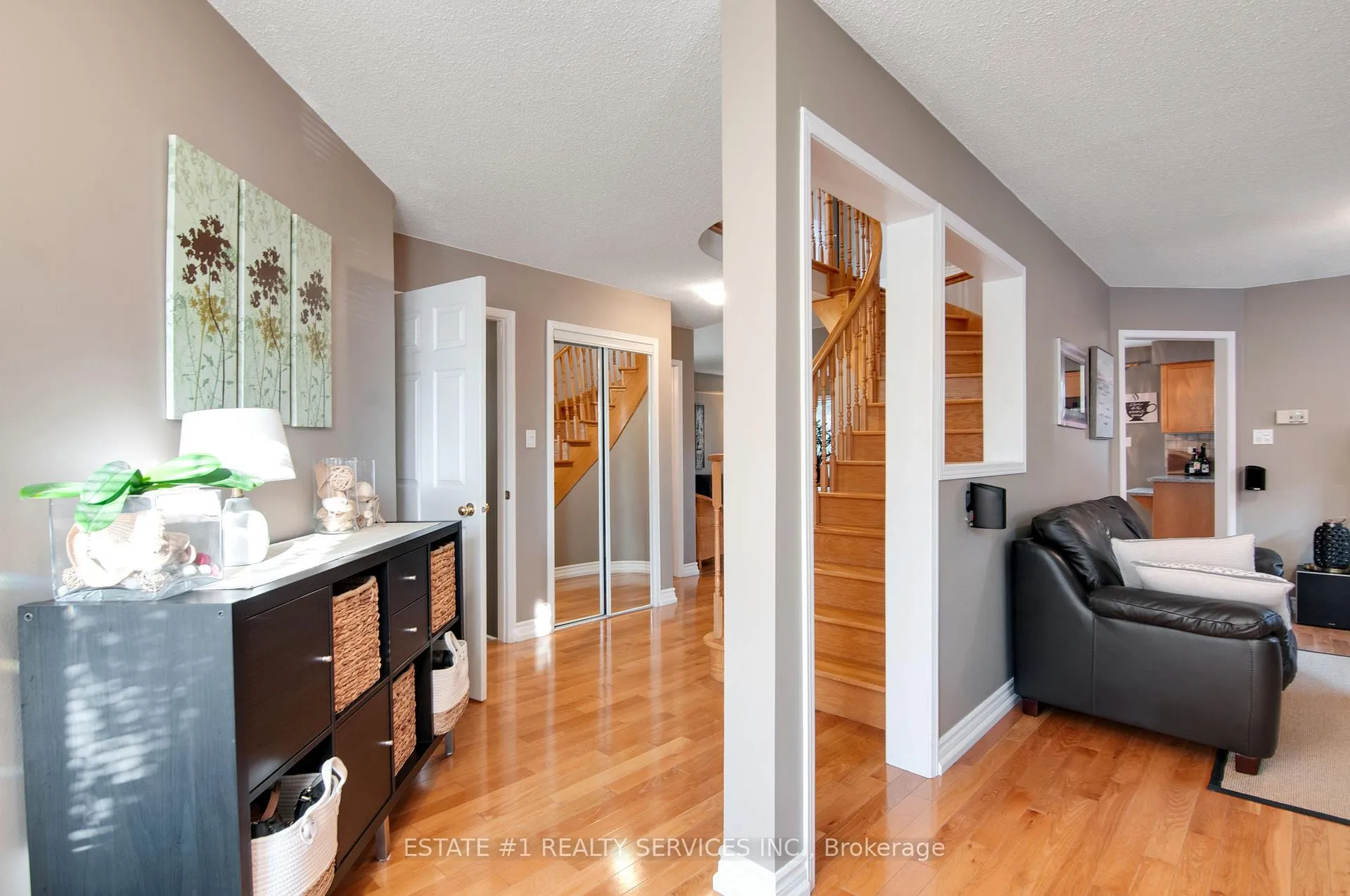 Photo 5 of 102 Cresthaven Road, Brampton, Snelgrove — HOMEH
