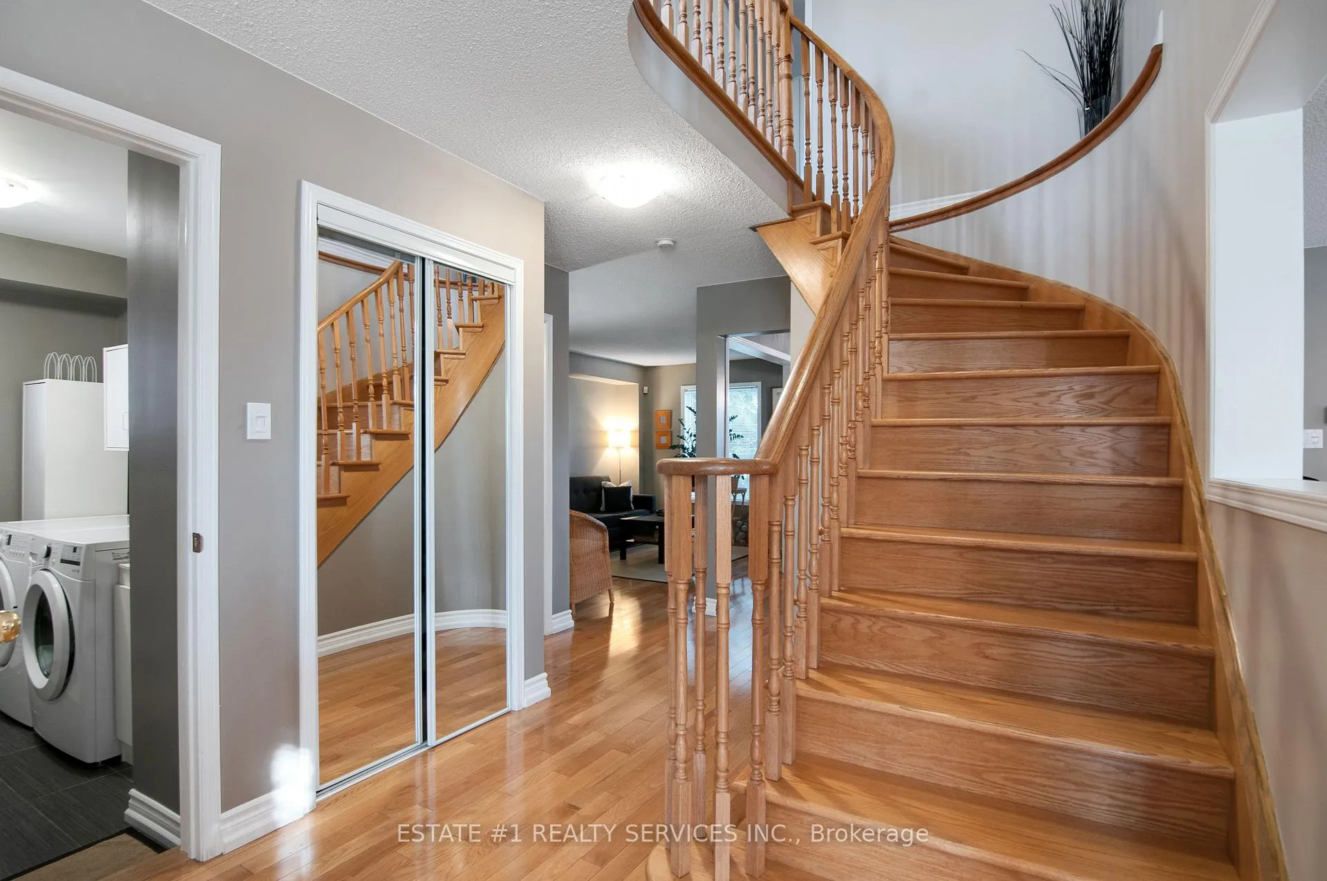 Photo 7 of 102 Cresthaven Road, Brampton, Snelgrove — HOMEH