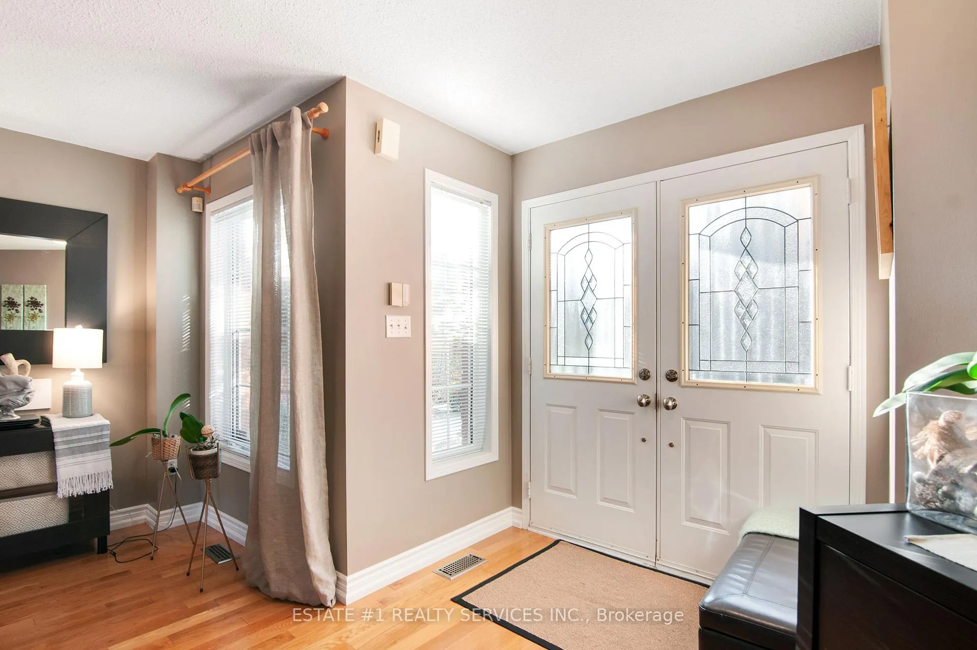 Photo 8 of 102 Cresthaven Road, Brampton, Snelgrove — HOMEH