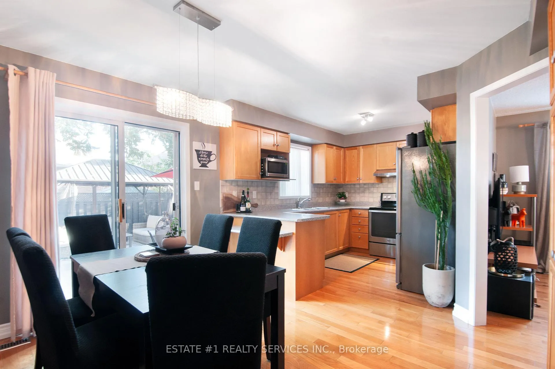 Photo 11 of 102 Cresthaven Road, Brampton, Snelgrove — HOMEH