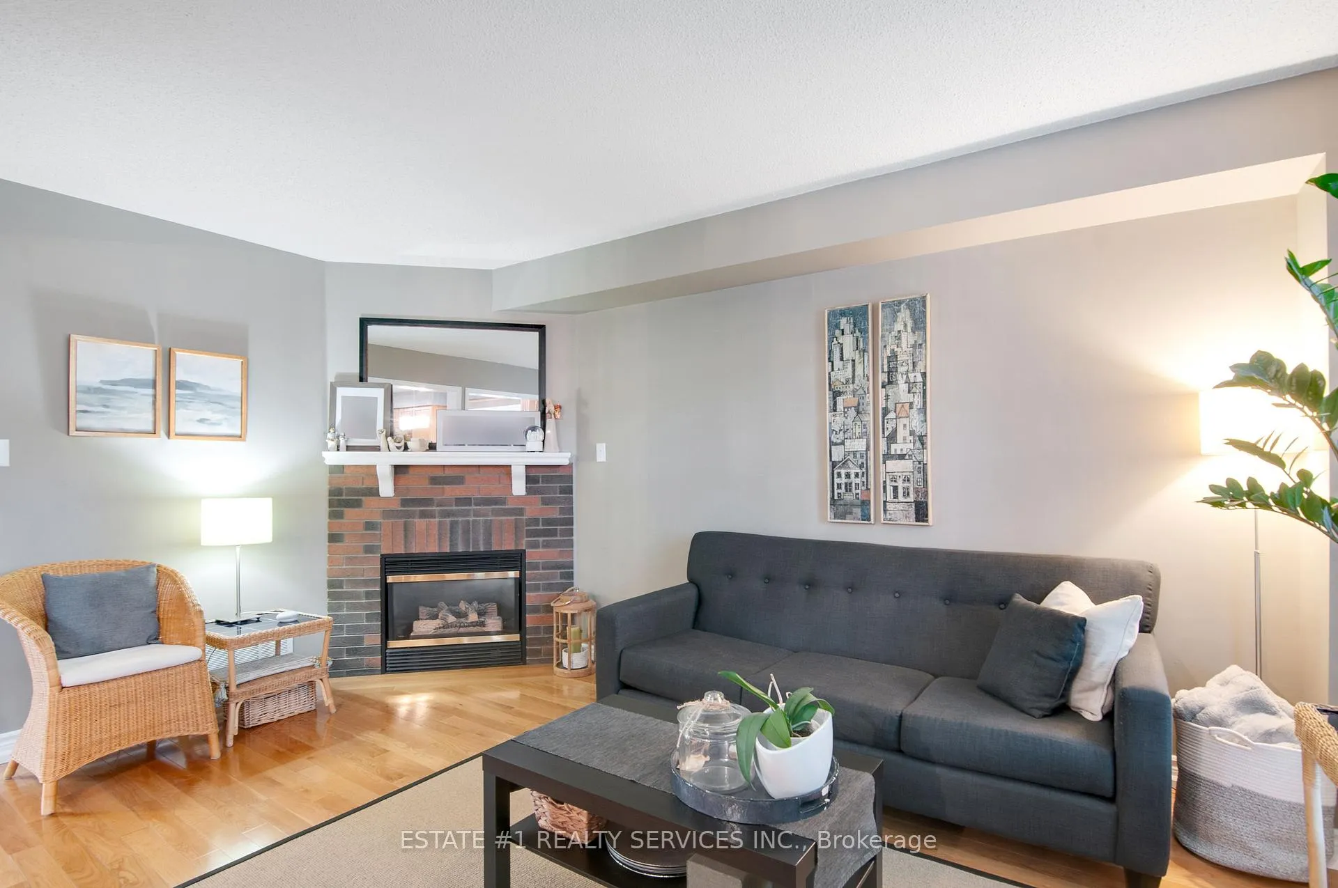 Photo 14 of 102 Cresthaven Road, Brampton, Snelgrove — HOMEH