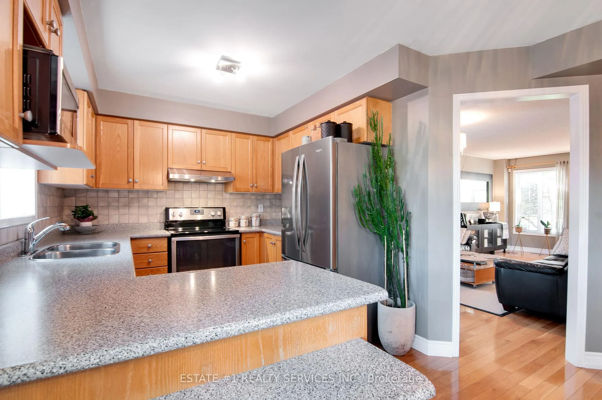 Photo 15 of 102 Cresthaven Road, Brampton, Snelgrove — HOMEH
