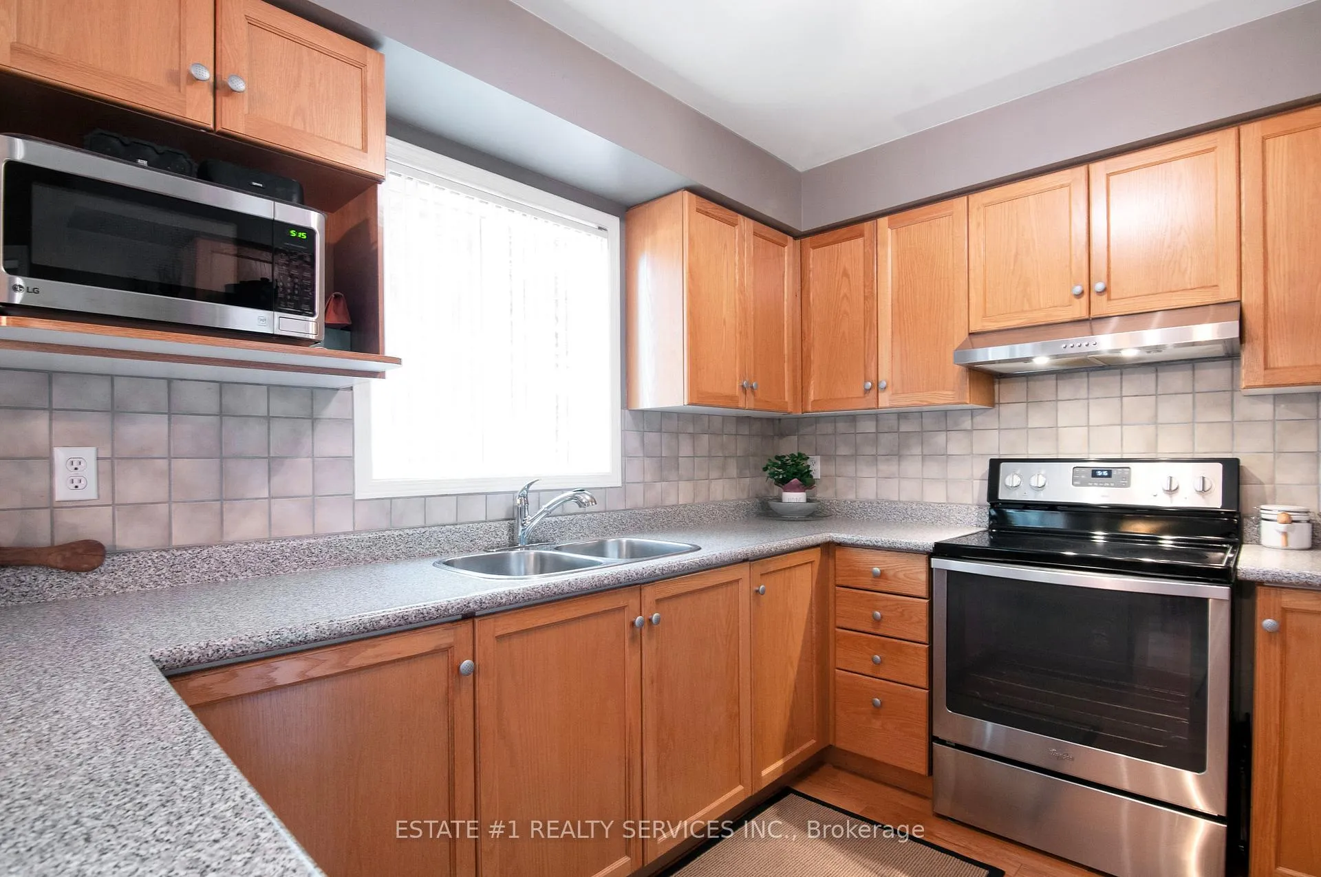 Photo 19 of 102 Cresthaven Road, Brampton, Snelgrove — HOMEH