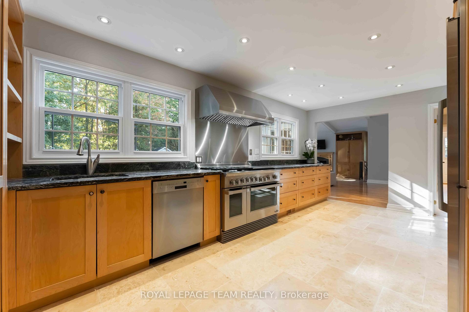 Photo 9 of 60 Vaan Drive, Ottawa, Merivale Gardens — HOMEH