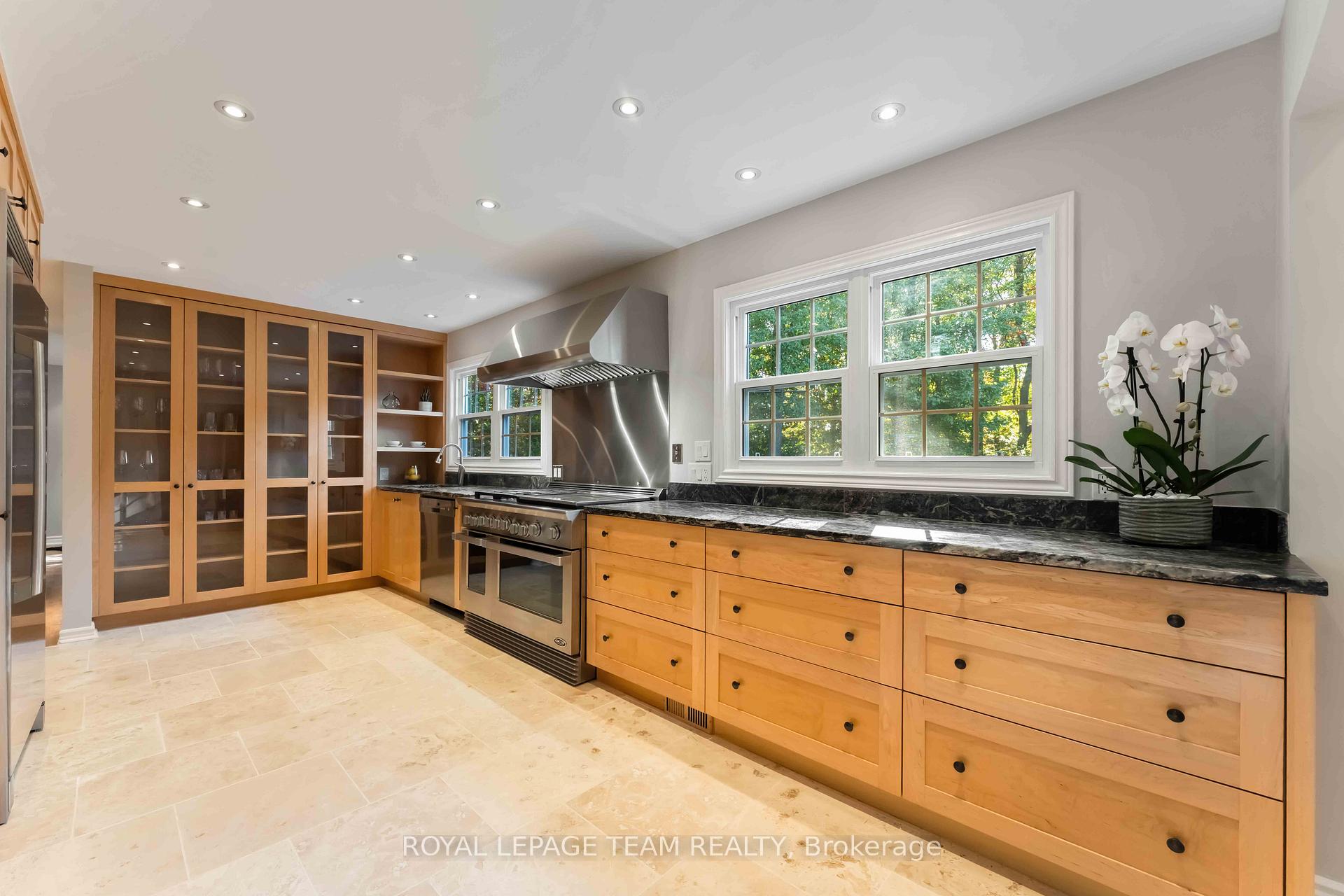 Photo 12 of 60 Vaan Drive, Ottawa, Merivale Gardens — HOMEH