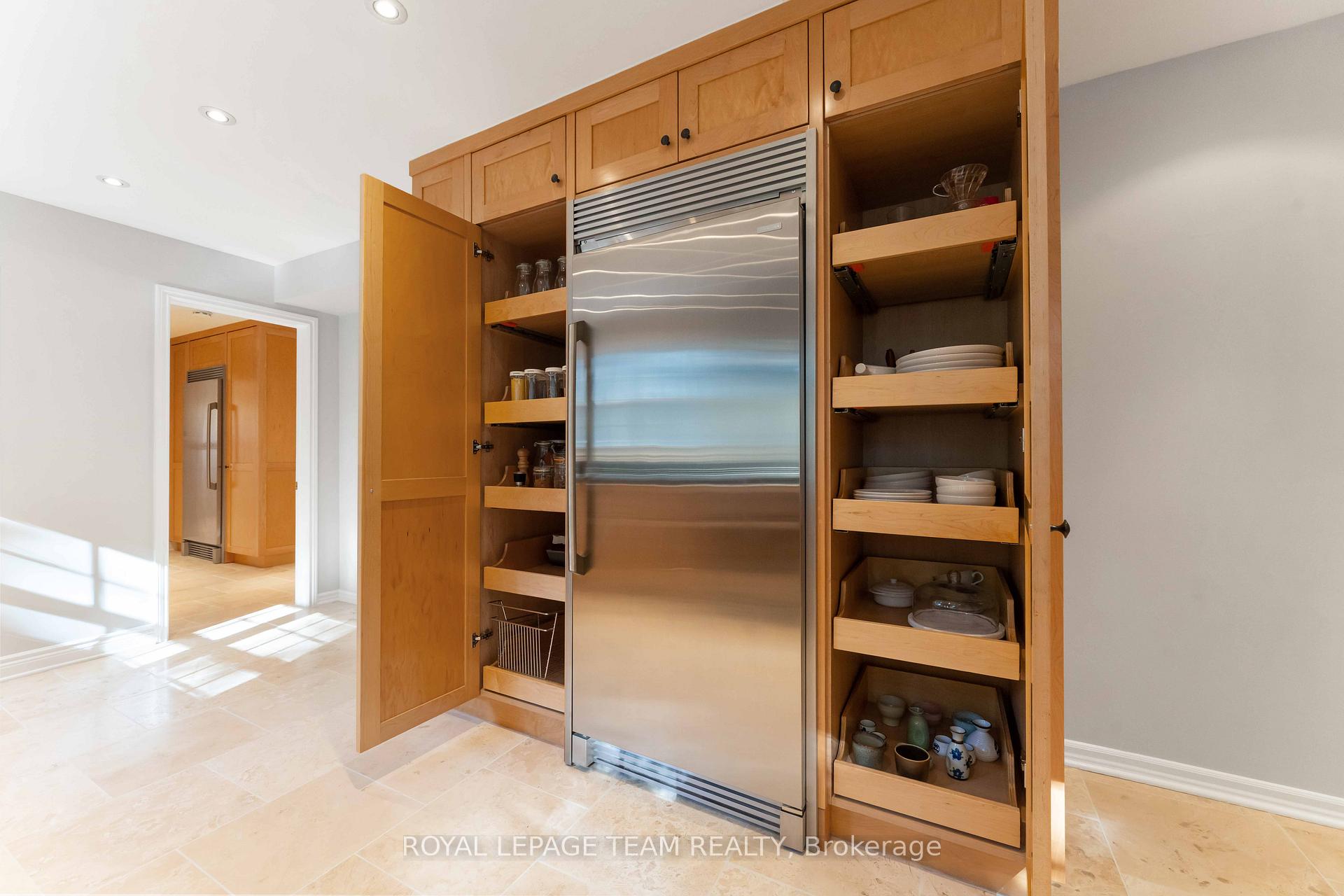 Photo 13 of 60 Vaan Drive, Ottawa, Merivale Gardens — HOMEH